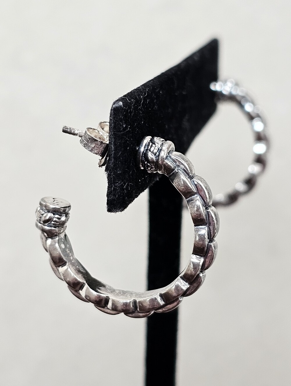 JAI by John Hardy Sterling Silver Textured Integrated Solid Chain Hoops 1” - Picture 10 of 16